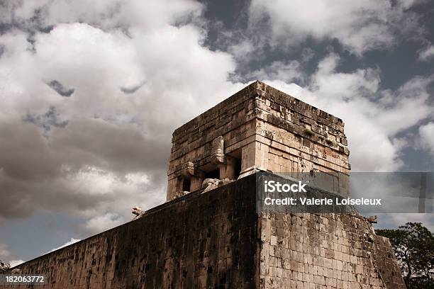 Photo libre de droit de Chichén Itza Ball Cour Temple banque d'images et plus d'images libres de droit de Amour - Amour, Antique, Architecture