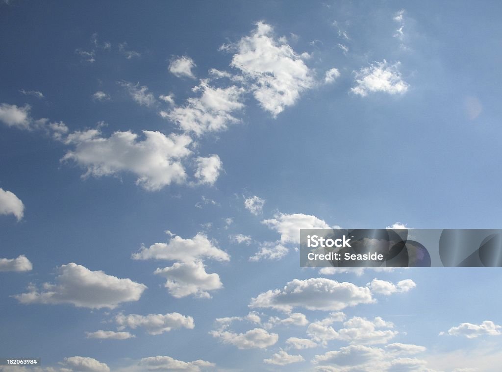 Fondo de nubes con luz natural - Foto de stock de Aire libre libre de derechos