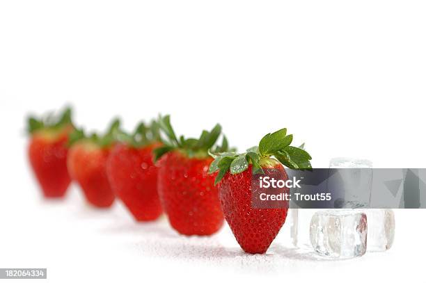 Photo libre de droit de Strawberrys banque d'images et plus d'images libres de droit de Aliment - Aliment, Aliment en portion, Aliments et boissons