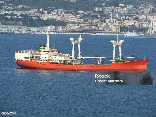 Rosso Barca - Fotografie stock e altre immagini di Acqua - Acqua, Affari, Chiatta