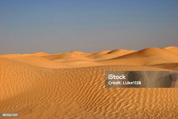 Sahara Stockfoto und mehr Bilder von Afrika - Afrika, Ausgedörrt, Extremlandschaft