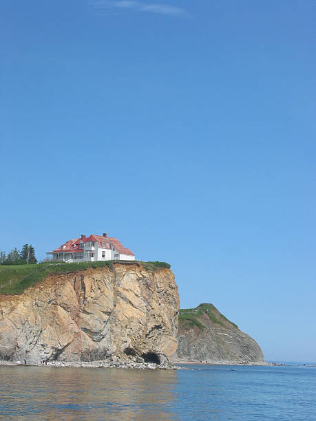 istock house near the sea 182067792
