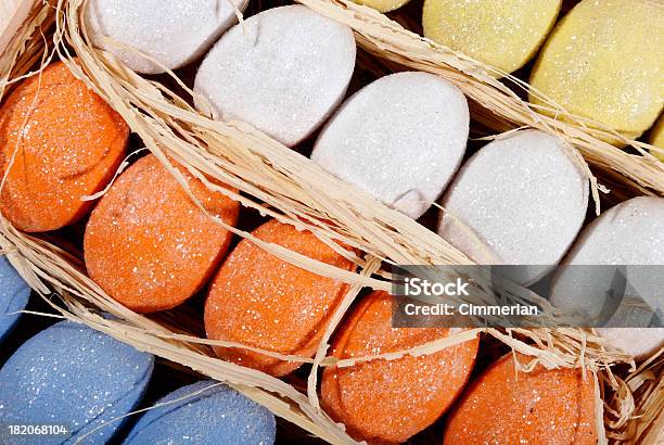 Huevos De Pascua Foto de stock y más banco de imágenes de Abril - Abril, Brillante, Caja