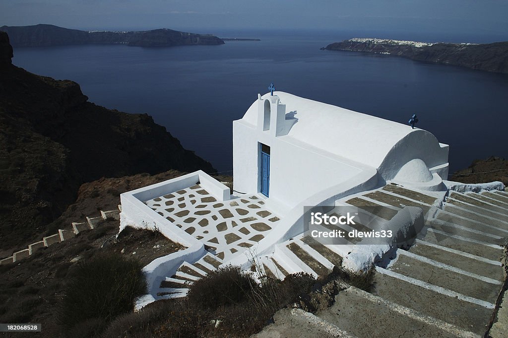 Isola greca Cappella con Caldera sfondo - Foto stock royalty-free di A forma di croce