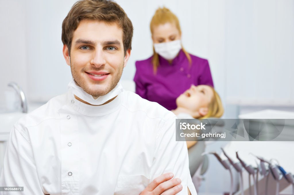 Visita en la cirugía de dentista - Foto de stock de 20 a 29 años libre de derechos
