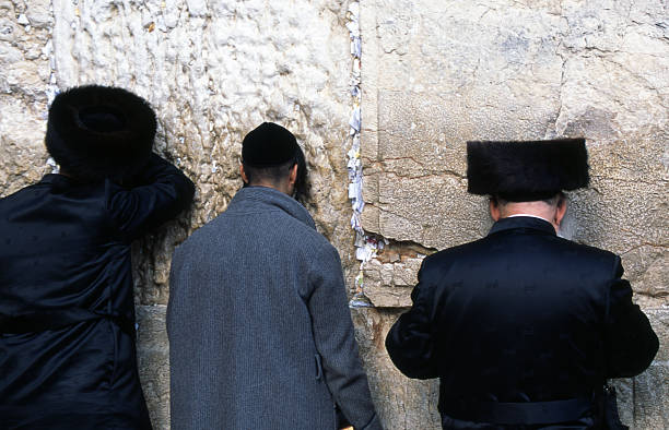 istock Praying at the Western Wall 182069304