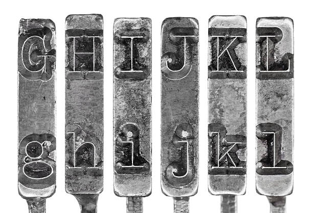 alte schreibmaschine typentaste buchstaben g, l, isoliert auf weiss - letter h typewriter key typewriter old stock-fotos und bilder