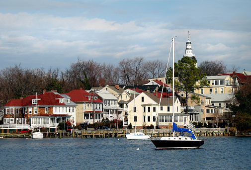A view of Acton Cove on Spa Creak, as seen from President Point in Annapolis Maryland. The iconic dome of the Maryland State House, home of the state legislature, is seen in the background.