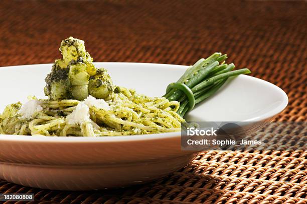 Pesto Pasta Italiana Es Una Grapa De Alimentos Foto de stock y más banco de imágenes de Espagueti - Espagueti, Judía, Patatas preparadas