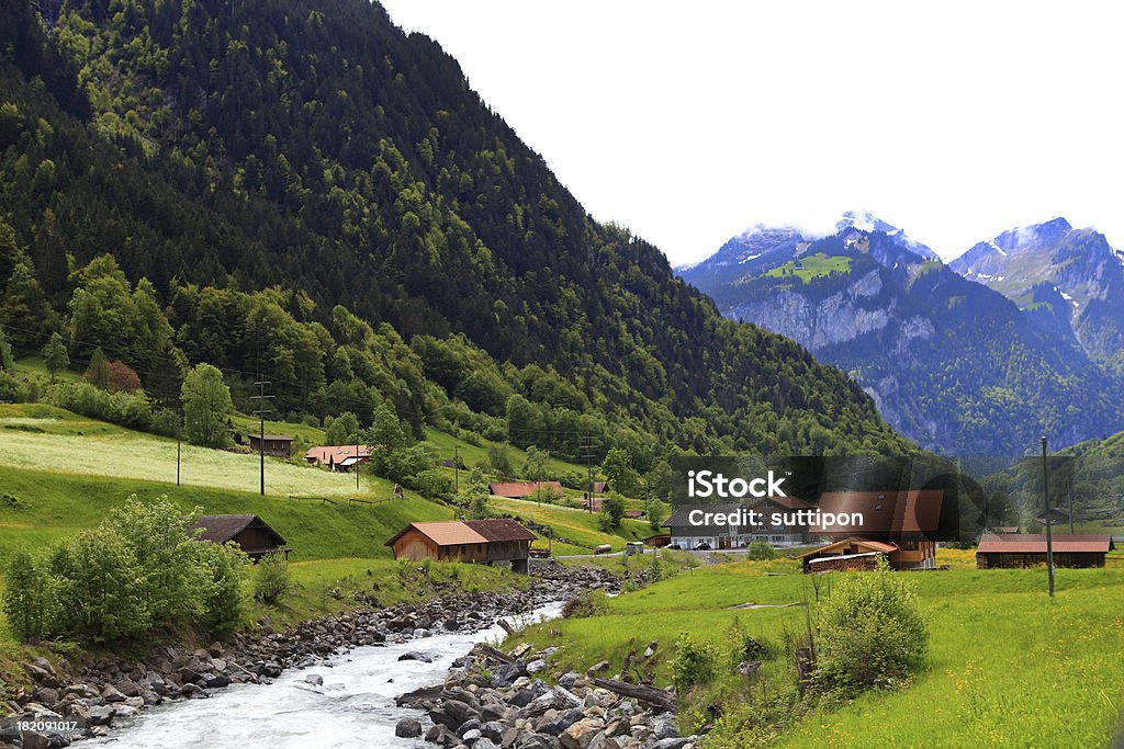 Widok z boku sposób jungfraujoch town. - Zbiór zdjęć royalty-free (Alpy)