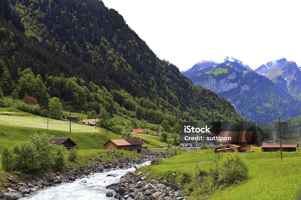 Vista lateral de forma a jungfraujoch town. - Royalty-free Aldeia Foto de stock