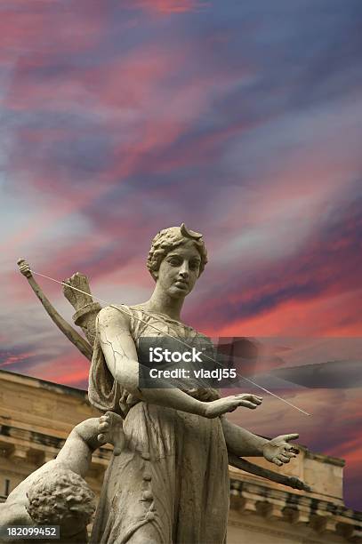 噴水のご利用にいただけますシラキュースシラクサsarausa イタリアシチリア - 女神アルテミスのストックフォトや画像を多数ご用意 - 女神アルテミス, 像, 彫刻作品