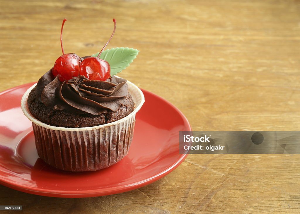 cupcake com ganache de chocolate e cerejas - Foto de stock de Amor royalty-free