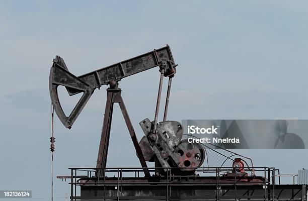 Utilização De Poços De Petróleo E Gás Natural - Fotografias de stock e mais imagens de Abastecer - Abastecer, Acidente Natural, Alavanca