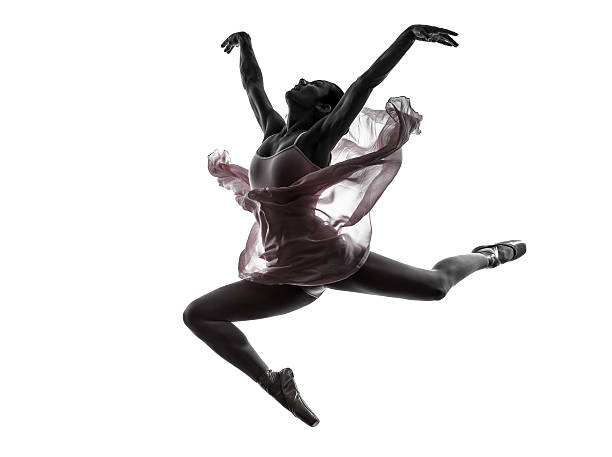 mujer de silueta bailando ballerina bailarín de ballet - baile ballet fotografías e imágenes de stock