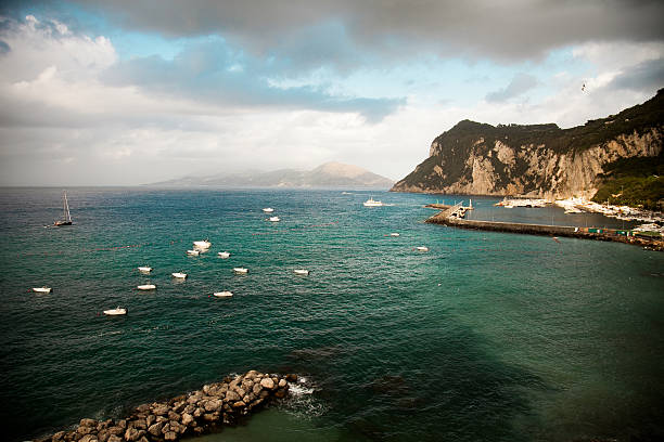 capri y el puerto - villa rinaldi fotografías e imágenes de stock