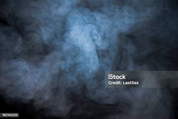 Abstrakt Rauch Hintergrund Stockfoto und mehr Bilder von Schwarzer Hintergrund - Schwarzer Hintergrund, Nebel, Rauch