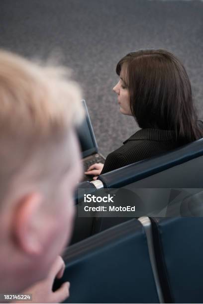 Invasão Da Privacidade Em Público - Fotografias de stock e mais imagens de Aeroporto - Aeroporto, Ladrão, Sob proteção