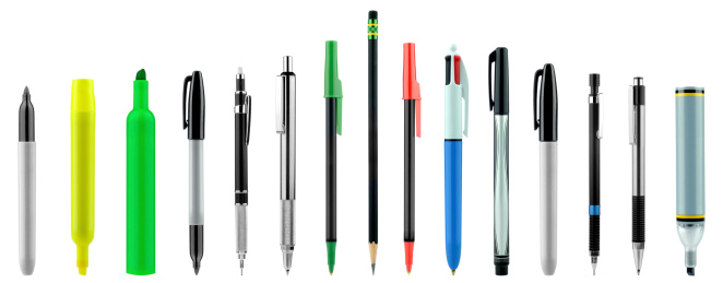 Bolígrafos, lápices, diversos colores photo