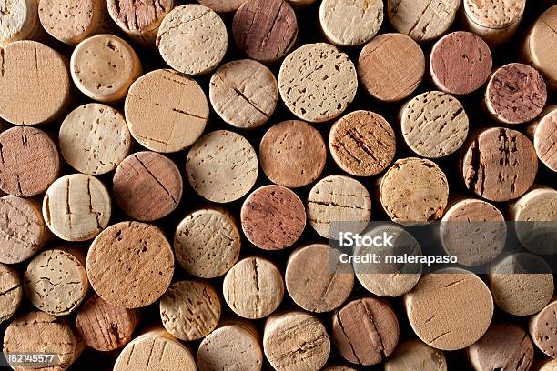 Wine Corks Foto de stock y más banco de imágenes de Arreglo - Arreglo, Con textura, Corcho - Utensilio para bebidas