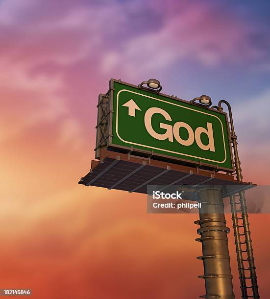 Низкий Угол Зрения Бог Рекламный Щит На Рассвете — стоковые фотографии и другие картинки Бог - Бог, Большой город, Вертикальный