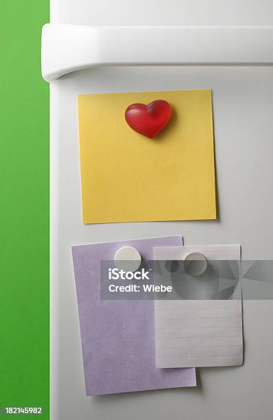 Refrigerador De Notas Foto de stock y más banco de imágenes de Frigorífico - Frigorífico, Símbolo en forma de corazón, Imán