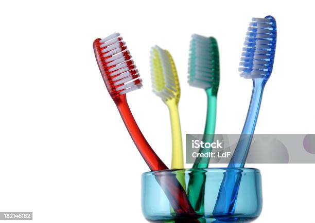 Escovas De Dentes Isolados - Fotografias de stock e mais imagens de Beleza - Beleza, Bem-estar, Colorido