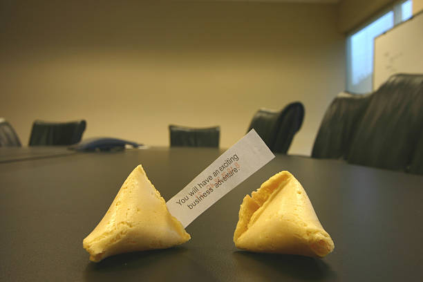 sorte - opportunity risk fortune cookie fortune telling imagens e fotografias de stock