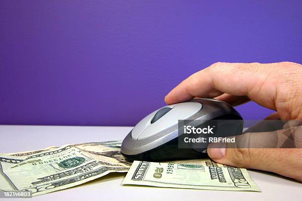 Surf En Dólares Foto de stock y más banco de imágenes de Adulto - Adulto, Billete de banco, Billete de dólar estadounidense