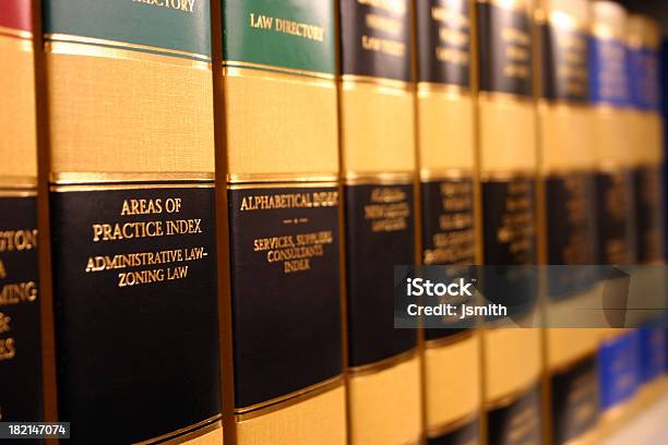 Legal De Libros Foto de stock y más banco de imágenes de Derecho - Derecho, Oficina, Libro