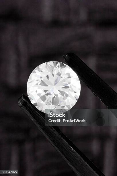 원형 느슨한 다이아몬드 개념에 대한 스톡 사진 및 기타 이미지 - 개념, 귀한 보석, 다이아몬드