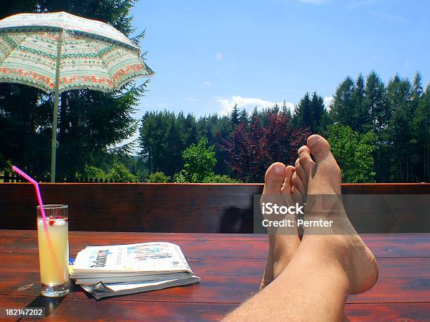 Domingo - Fotografias de stock e mais imagens de Bebida - Bebida, Cena de tranquilidade, Dedo nos Lábios