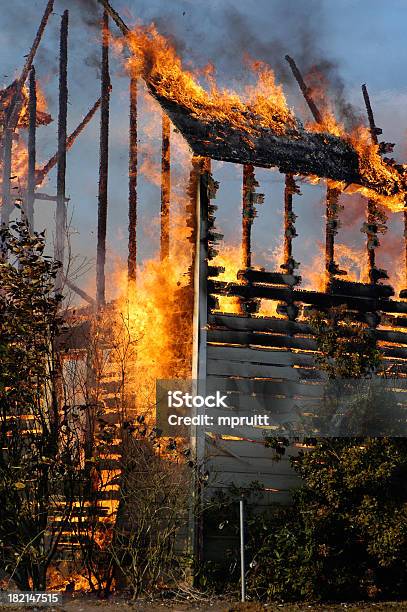 주택 화재 불에 대한 스톡 사진 및 기타 이미지 - 불, 비즈니스, 손상