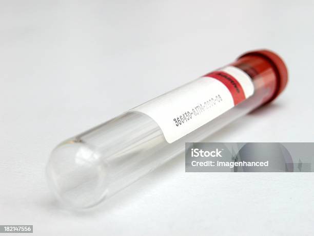 Medical Test Tube Auf Weißem Hintergrund Stockfoto und mehr Bilder von Blutplättchen - Blutplättchen, Blutspende, AIDS