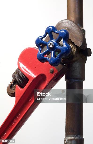 Installation Reparieren Ii Stockfoto und mehr Bilder von Verstellbarer Schraubenschlüssel - Verstellbarer Schraubenschlüssel, Heraustropfen, Reparieren
