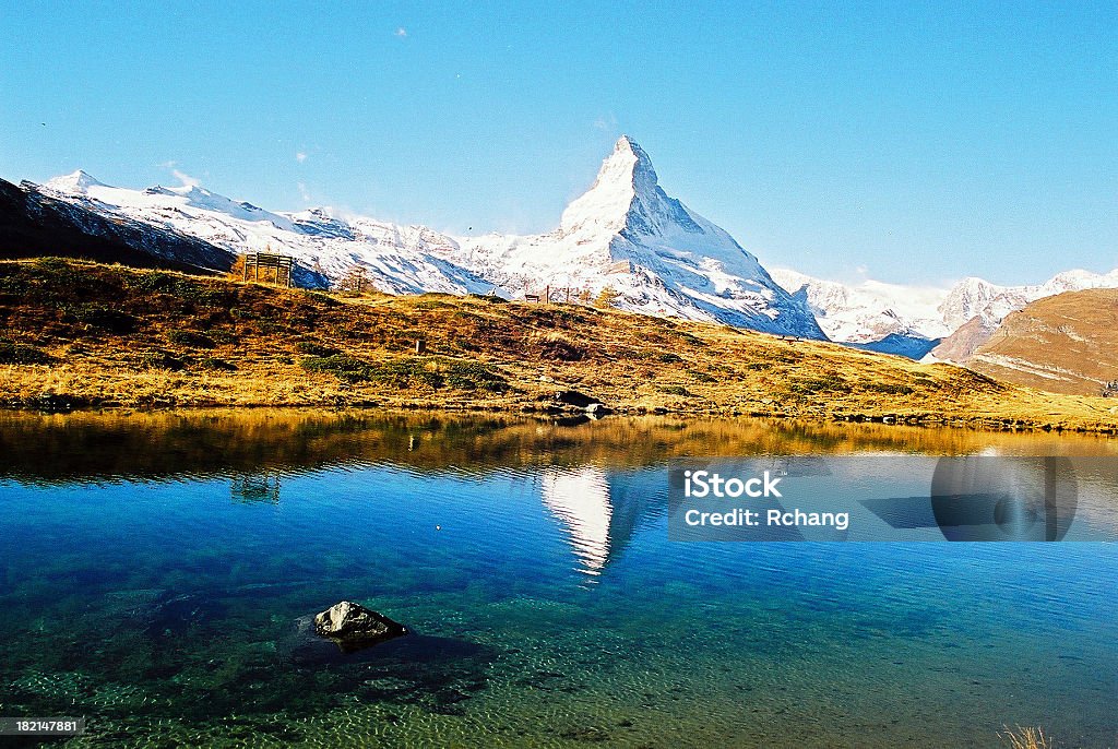 Monte Cervino in Lago - Foto stock royalty-free di Acqua