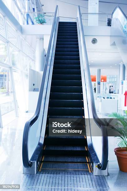 Rolltreppe Stockfoto und mehr Bilder von Bauwerk - Bauwerk, Bewegung, Büro