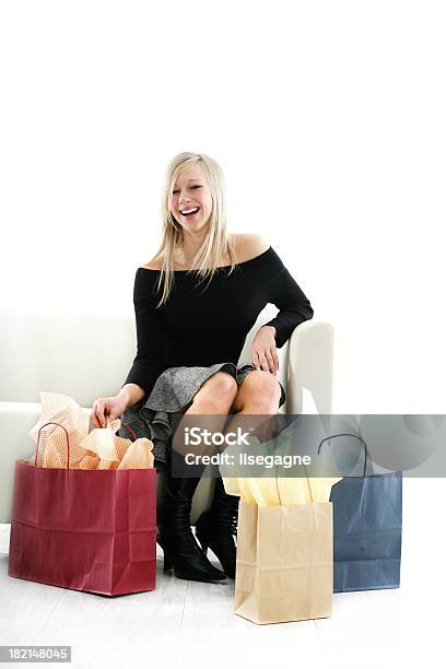 幸せな女の子の彼女のバッグ - カットアウトのストックフォトや画像を多数ご用意 - カットアウト, ソファ, バッグ
