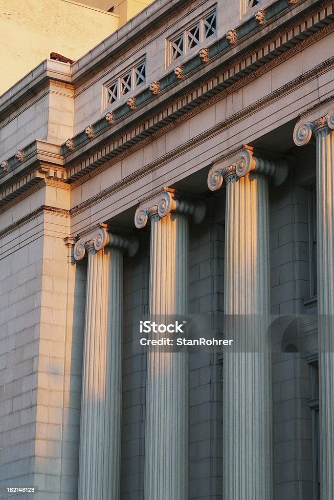 Palais de Justice de colonnes au coucher du soleil, Dayton, dans l'Ohio - Photo de Palais de justice libre de droits