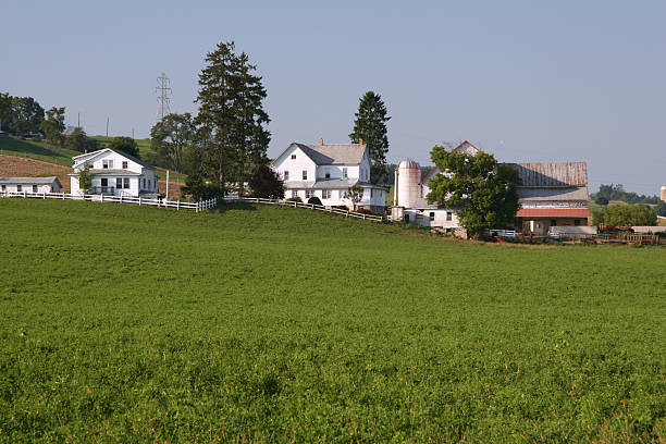 istock Ohio Hillside Field and Farm 182148203
