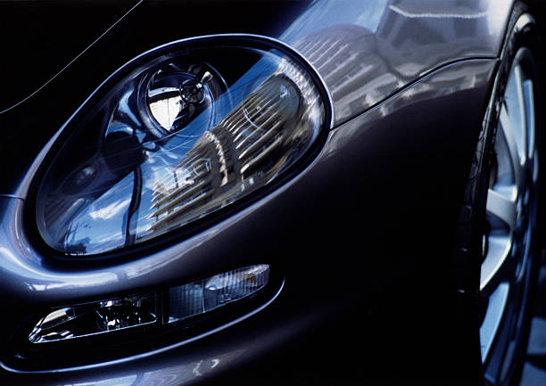 istock Car detail with a building in the headlight 182148219