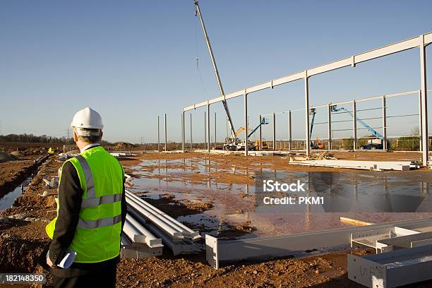 Fabrikkonstruktion Stockfoto und mehr Bilder von Bauarbeiter - Bauarbeiter, Bauen, Baugewerbe