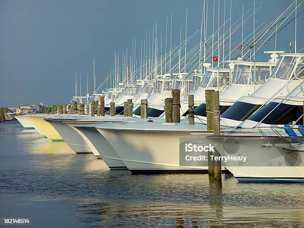 Sportsfishing Embarcaciones En Puesta De Sol Foto de stock y más banco de imágenes de Embarcación marina - Embarcación marina, Puerto deportivo - Puerto, Carolina del Norte - Estado de los EE. UU.