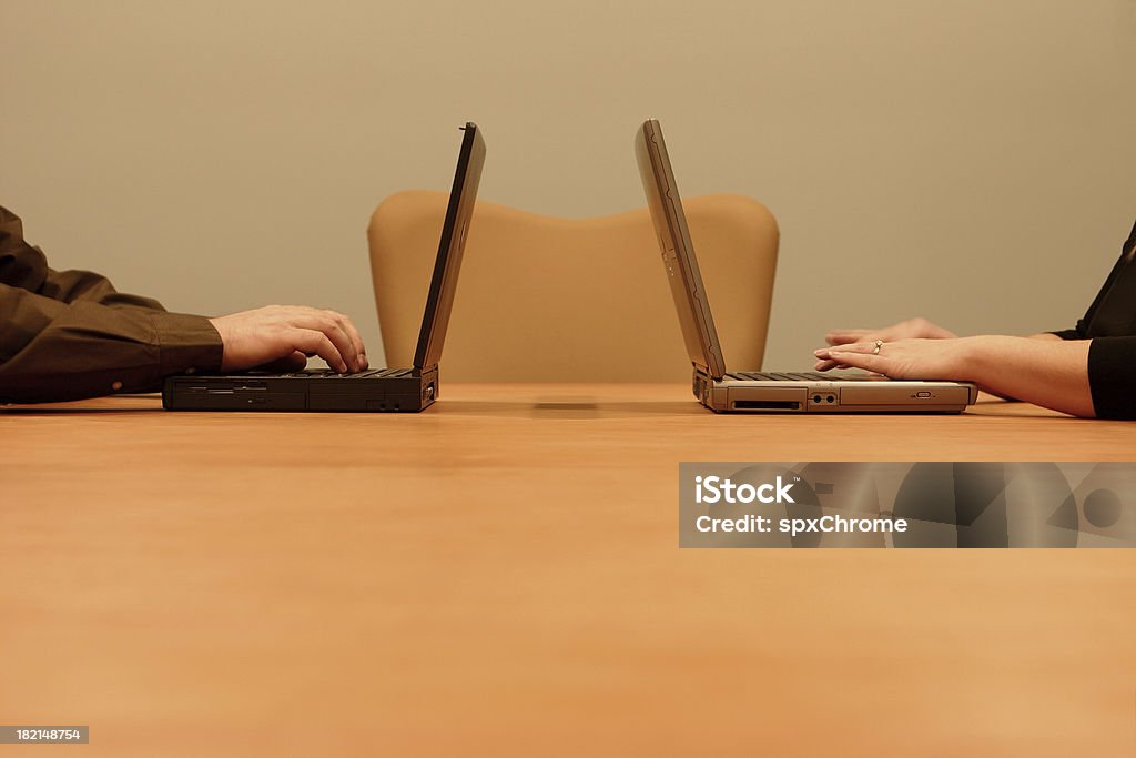 Dueling Laptops - Lizenzfrei Arbeiten Stock-Foto