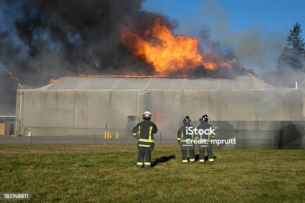 Photo libre de droit de Entrepôt De Feu banque d'images et plus d'images libres de droit de Feu - Feu, Pompier, S'entraîner