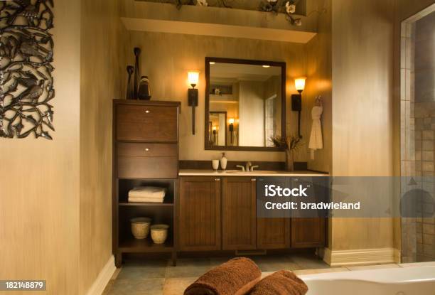 Beeindruckende Badezimmer 1 Stockfoto und mehr Bilder von Bathroom - Bathroom, Luxus, Rasierspiegel