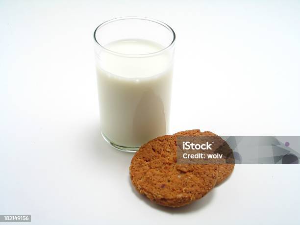 Latte Cookie - Fotografie stock e altre immagini di Biscotto secco - Biscotto secco, Latte, Scontornabile