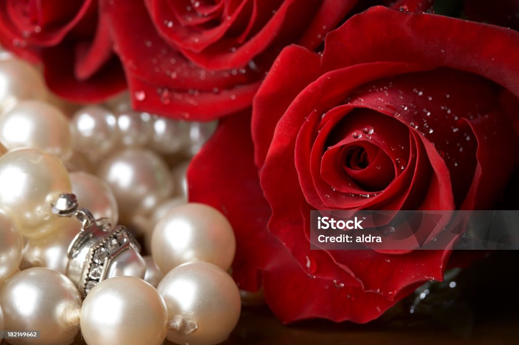 Perle e rose - Foto stock royalty-free di Ambientazione tranquilla