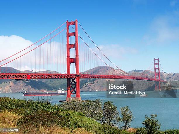 Golden Gate Bridge Desde Fort Point Foto de stock y más banco de imágenes de Aire libre - Aire libre, Bahía, California