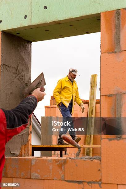 Ocupado Trabalhadores De Construção - Fotografias de stock e mais imagens de Andar - Andar, Bota de Trabalho, Adulto